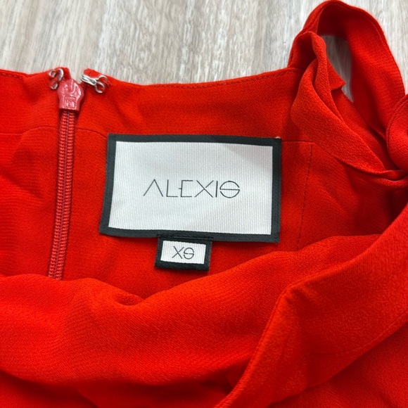 ALEXIS Staz Crepe One-Shoulder Fitted Cocktail Dress - Picture 7 of 8